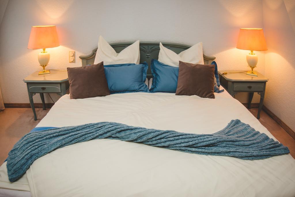 Hotel & Restaurant Zum Vater Rhein Monheim am Rhein Room photo