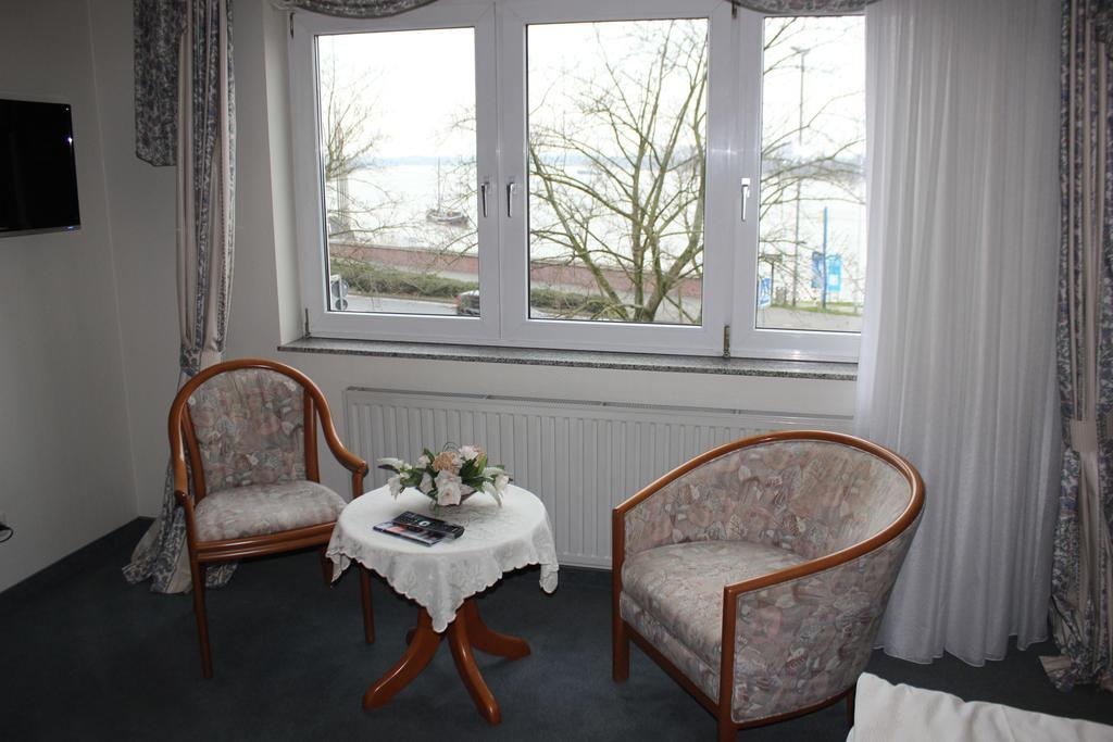 Hotel & Restaurant Zum Vater Rhein Monheim am Rhein Room photo